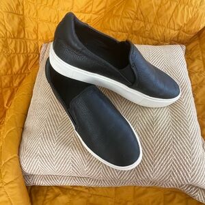 UGG Jass Women’s Black White Leather Slip Ons Shoes US 8.5